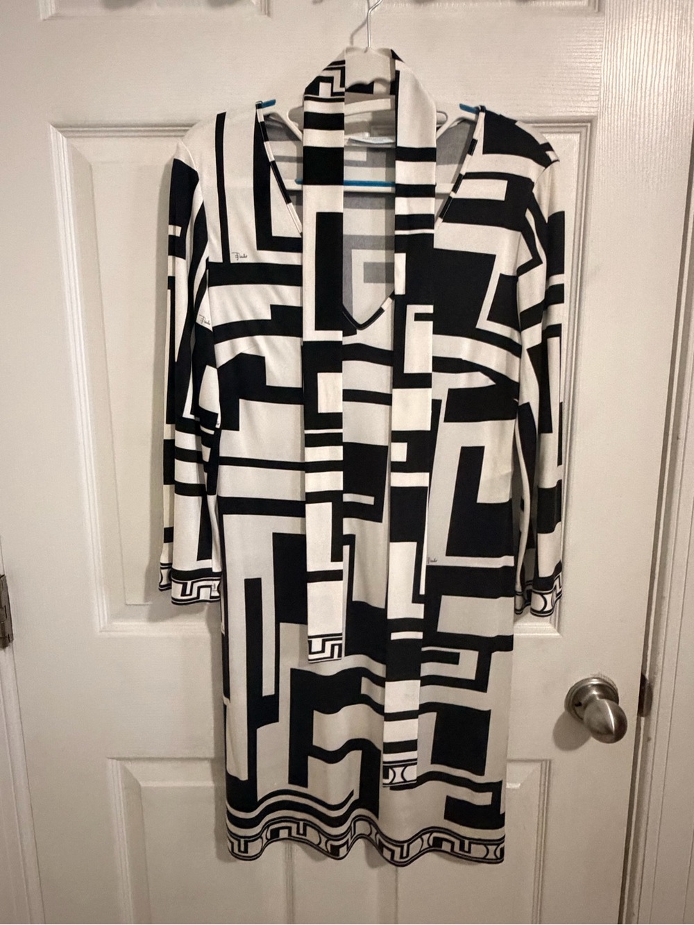 Emilio Pucci Made in ItalyBlack & White Geometric V-Neck Dress with Scarf Detail
